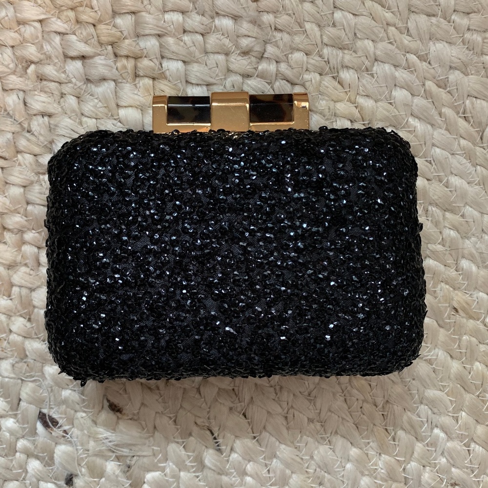 C.Wonder Sequin Clutch